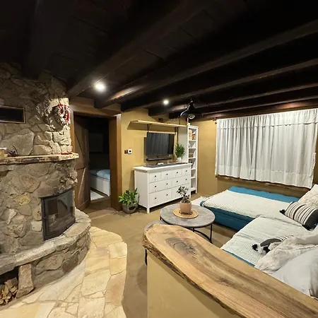 Hobiti Domcek * Bansky Studenec