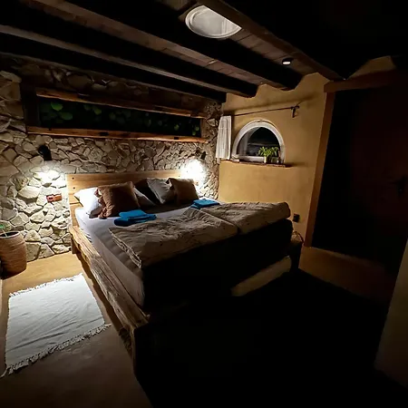 Hobiti Domcek Bansky Studenec