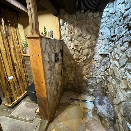 Hobiti Domcek Bansky Studenec